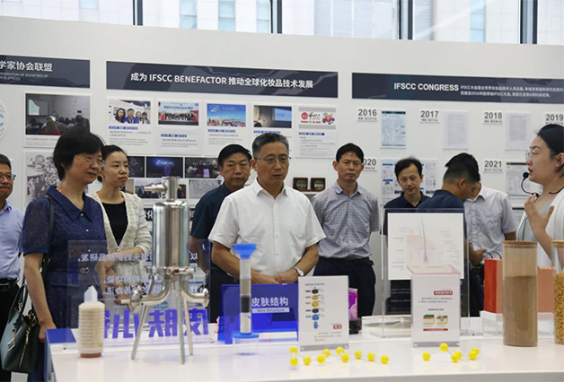 江苏省药监局党组成员、副局长张春平带队莅临优度生物考察指导